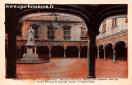 Carte postale ancienne - BESANÇON - Palais et statue Granvelle - Monument histor...