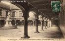 Carte postale ancienne - 25. Besançon - Sous les Arcades du Palais Granvelle et ...