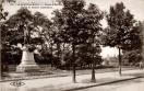 Carte postale ancienne - 121. - BESANÇON-les-BAINS. - Avenue d'Helvétie - Statue...