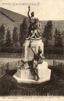 Carte postale ancienne - 125  BESANÇON. - La Statue de Proudhon (par Laethier).