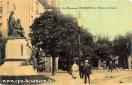Carte postale ancienne - BESANÇON - Le Monument PROUDHON et l'Entrée du Casino