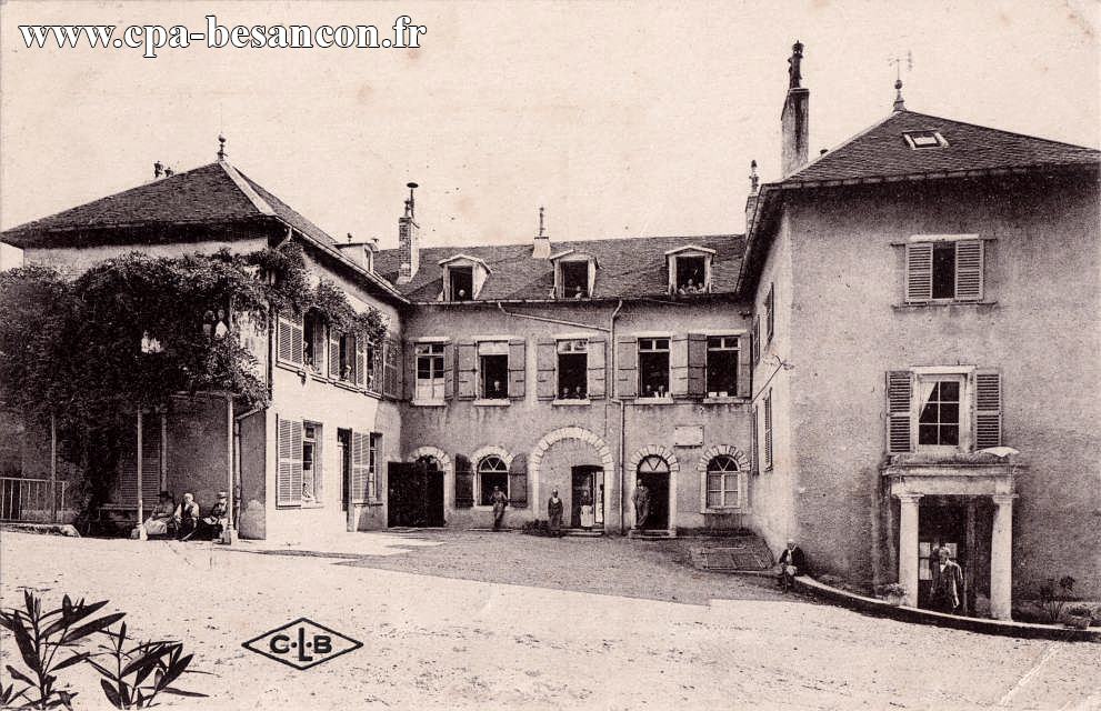 Besançon hospice protestant la retraite cour d'honneur