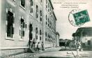 Carte postale ancienne Besançon - La Coopérative - BESANÇON. - 7e Section de Commis et Ouvriers militaires d'administration - La Caserne (4) - Façade Sud