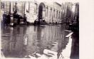 Carte postale ancienne - Besançon - Rue du Lycée lors des Inondations de Janvier...