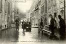 Carte postale ancienne - BESANÇON - Inondations de Janvier 1910 - Rue du Lycée