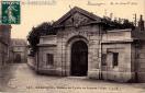 Carte postale ancienne - 147. - BESANÇON. - Entrée du Lycée de Jeunes Filles