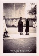 Carte postale ancienne - BESANÇON - Mai 1935 - .... et la Sur-Gé - Cour du lycée...