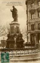 Carte postale ancienne Besançon - Ch. Leroux - 13. - BESANÇON-les-BAINS - Statue du Marquis de Jouffroy - Inventeur de la Navigation à Vapeur
