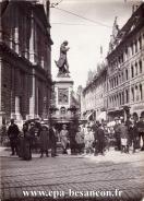 Carte postale ancienne - BESANÇON - Église de la Madeleine et statue de Jouffroy...