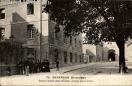 Carte postale ancienne - 72. BESANÇON Historique - Caserne Condé, place Marulaz,...