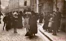 Carte postale ancienne - Besançon - Rue Mégevand - Sortie de Messe