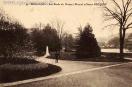Carte postale ancienne - 47 - BESANÇON - Les Bords du Doubs à Micaud et Statue B...