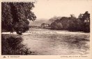 Carte postale ancienne Besançon - CAP - 10 BESANÇON - Le Doubs, dans le fond la Citadelle