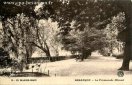 Carte postale ancienne Besançon - Nouvelles Galeries - 28 - EN FRANCHE-COMTÉ - BESANÇON - La Promenade Micaud
