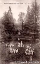 Carte postale ancienne - LA PROVIDENCE DES ENFANTS. - Les Jeux.