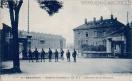 Carte postale ancienne - 2 - BESANÇON - Caserne Charmont - 60 R. I. - L'Entrée d...