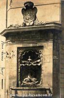 Carte postale ancienne - BESANÇON - Fontaine des Dames - Rue Charles Nodier
