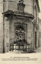 Carte postale ancienne - 98. BESANÇON Historique - Fontaine des Dames. Edifiée e...