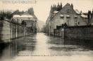 Carte postale ancienne - BESANÇON - Inondations de Janvier 1910. Rue Charles-Nod...