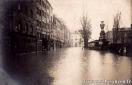 Carte postale ancienne - Les Inondations en 1910 - BESANÇON - Rue des Boucheries...