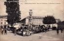 Carte postale ancienne Besançon - La Cigogne - 20071. - BESANÇON-les-BAINS. - Place de la Révolution - Le Marché et la Fontaine