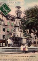 Carte postale ancienne - BESANÇON. - Fontaine de la Place de la Révolution.