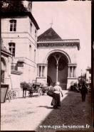 Carte postale ancienne - BESANÇON - Place Labourée et Temple protestant