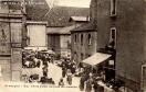 Carte postale ancienne Besançon - Pellerin - Besançon - Rue Pâris prise un jour de marche