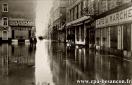 Carte postale ancienne - BESANÇON - Rue de Glères - Inondations de 1910