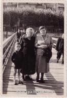 Carte postale ancienne - BESANÇON - Passerelle en bois à Battant. Mme Lonchamp L...