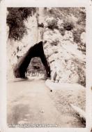 Carte postale ancienne - BESANÇON - Entrée de la Porte taillée - Mado et Marie -...