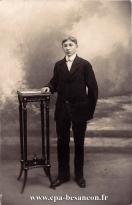 Carte postale ancienne - BESANÇON - Portrait de jeune homme