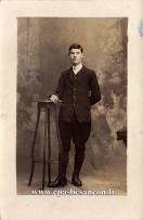 Carte postale ancienne - BESANÇON - Portrait de jeune homme