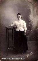 Carte postale ancienne Besançon - A. Dufour - BESANÇON - Portrait d'une femme