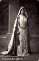 Carte postale ancienne Besançon - Charles RIEHLE - BESANÇON - Jeune femme en costume