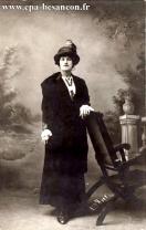 Carte postale ancienne - BESANÇON - Jeune femme