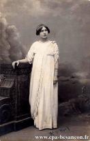 Carte postale ancienne - BESANÇON - Jeune femme