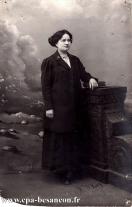 Carte postale ancienne - BESANÇON - Jeune femme
