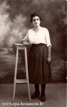 Carte postale ancienne - BESANÇON - Jeune femme