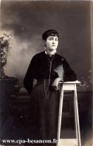 Carte postale ancienne - BESANÇON - Jeune femme