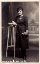 Carte postale ancienne Besançon - E. COSTET - BESANÇON - Portrait de femme