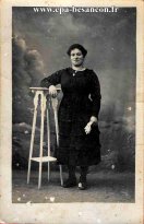Carte postale ancienne - BESANÇON - Portrait d'une femme