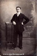 Carte postale ancienne Besançon - A. Dufour - BESANÇON - Portrait d'un jeune homme