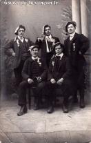 Carte postale ancienne - BESANÇON - Portrait de 5 jeunes hommes