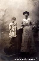 Carte postale ancienne - BESANÇON - Mère et enfant