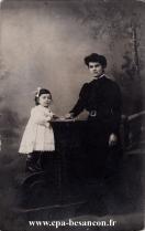 Carte postale ancienne - BESANÇON - Portrait d'une mère et son enfant