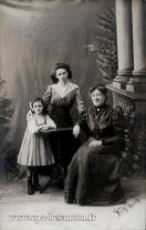 Carte postale ancienne - BESANÇON - Deux femmes et une jeune fille