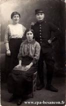 Carte postale ancienne Besançon - E. GIRARDIN - BESANÇON - Deux femmes et un jeune soldat