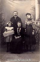 Carte postale ancienne - BESANÇON - Portrait de la famille Vuillemin - Bonne Ann...