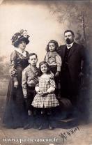 Carte postale ancienne - BESANÇON - Portrait d'une famille